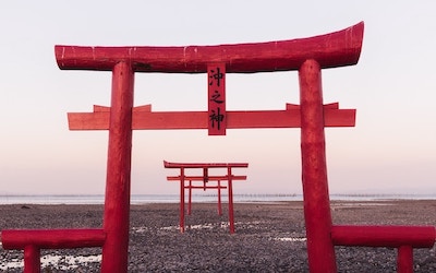 gate at the sea